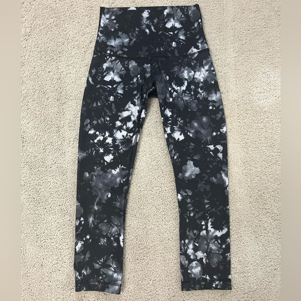 Lululemon black white, tie-dye leggings luxtreme sz 4